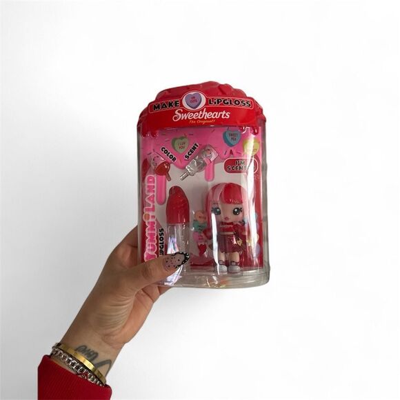 YummiLand 4"' Ruby Hearts Lip Gloss
Doll: Scented Fashion Doll with Accessories - Picture 3 of 3